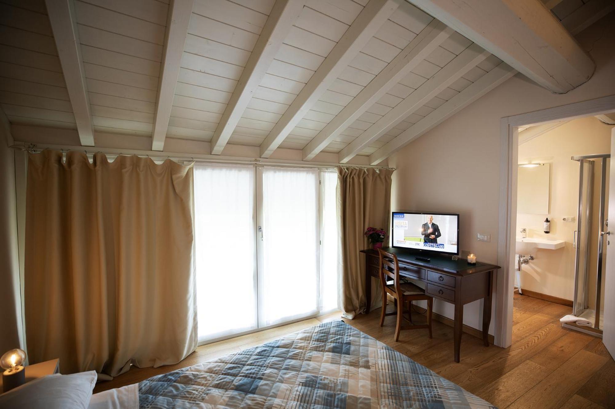 Relais La Rocca Bed & Breakfast